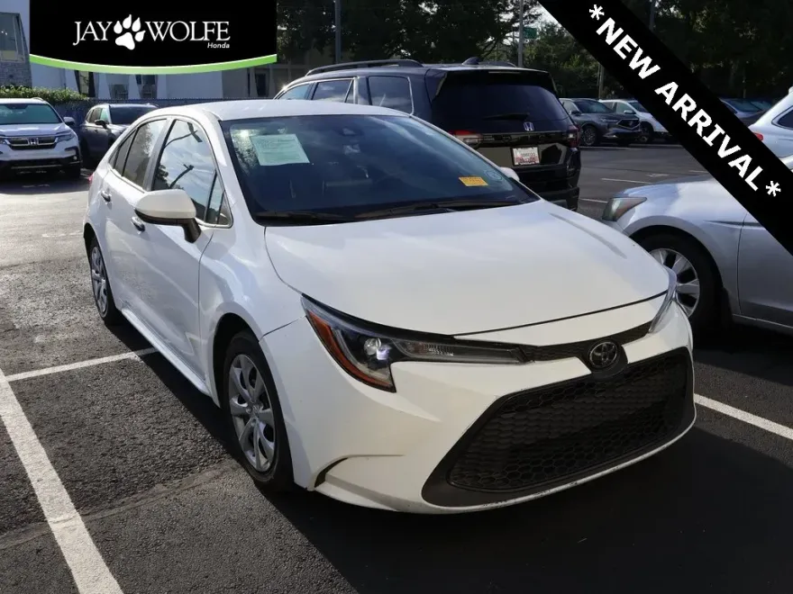 2021 Toyota Corolla LE photo 1