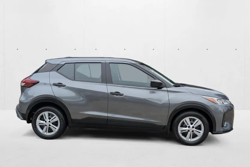 2021 Nissan Kicks S photo 1