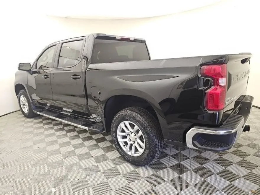 2025 Chevrolet Silverado 1500 LT photo 1