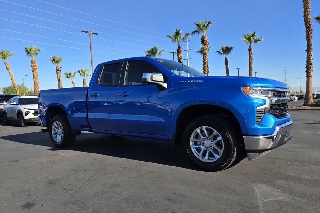 2025 Chevrolet Silverado 1500 LT photo 1