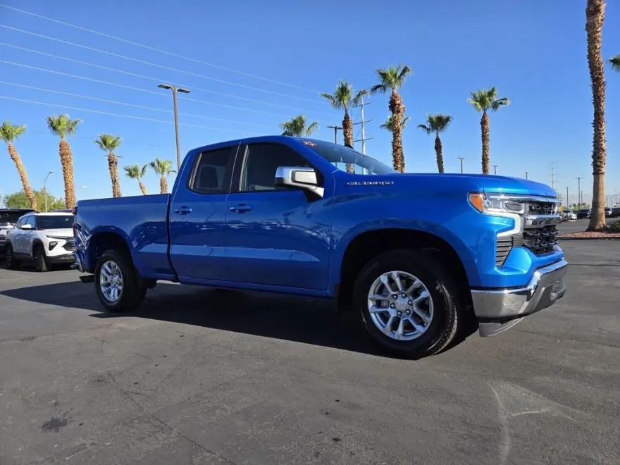 2025 Chevrolet Silverado 1500 LT photo 1