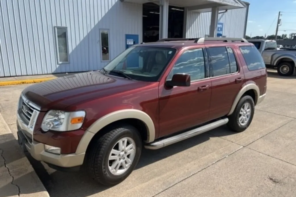 2010 Ford Explorer Eddie Bauer photo 1