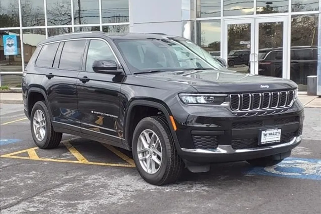 2024 Jeep Grand Cherokee Laredo photo 1