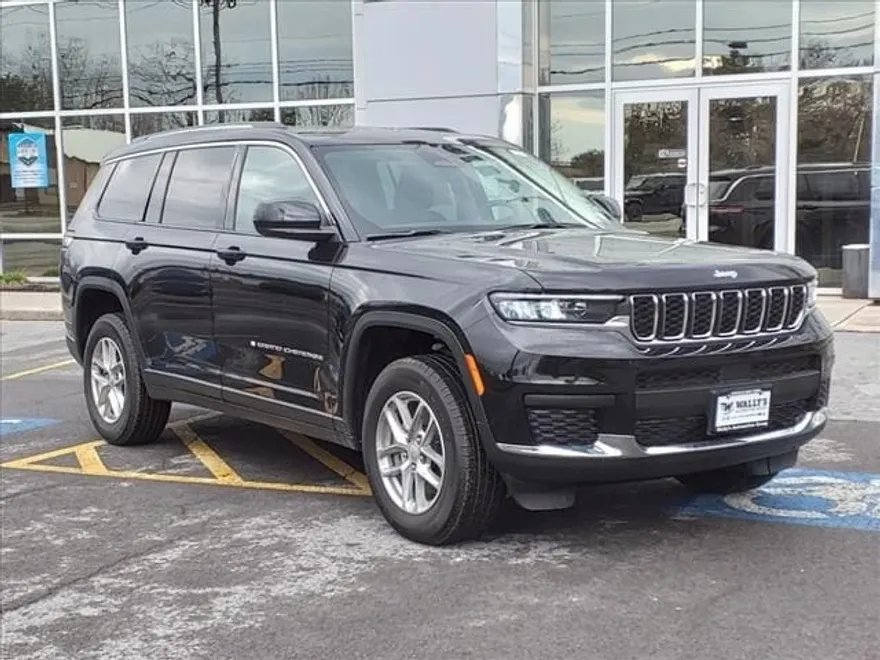2024 Jeep Grand Cherokee Laredo photo 1