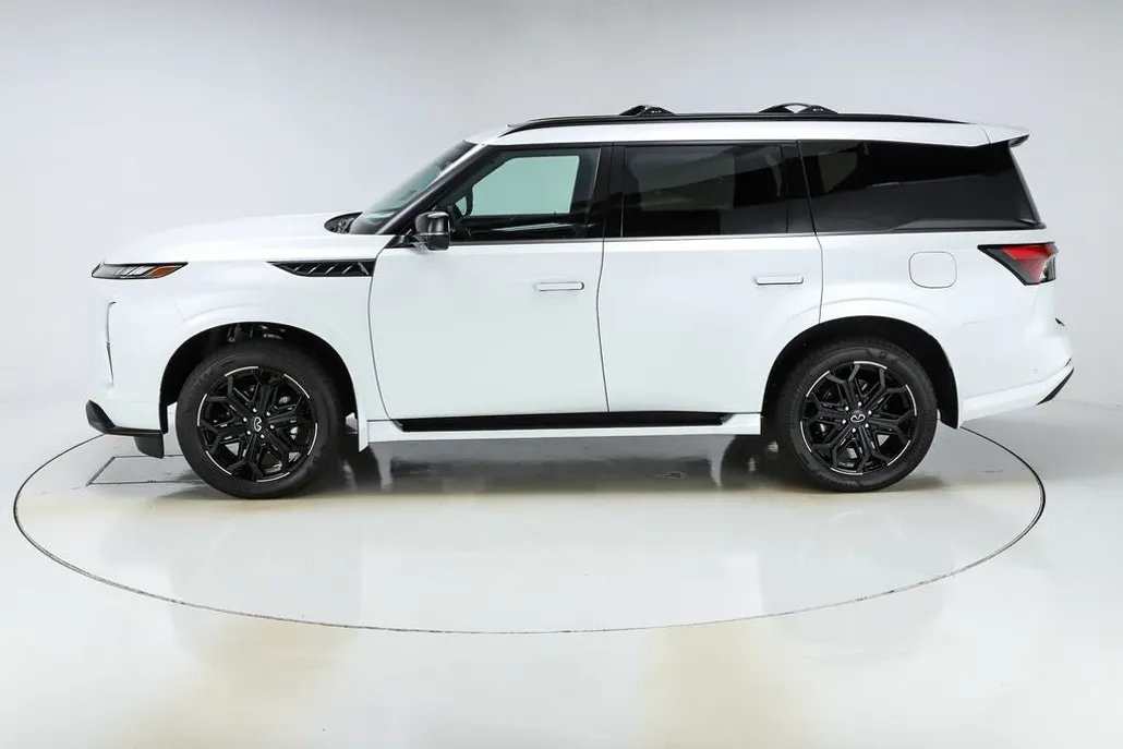2026 Infiniti QX80 Sensory photo 1