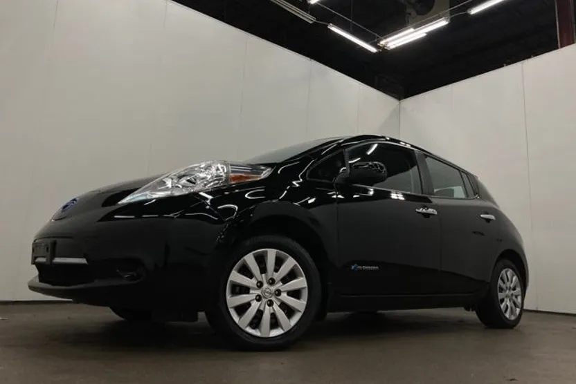 2017 Nissan Leaf S photo 1