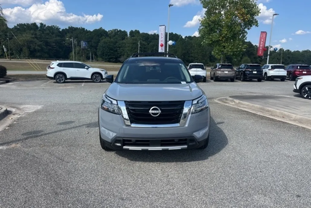 2025 Nissan Pathfinder Platinum photo 1