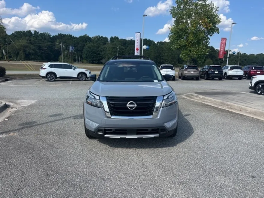 2025 Nissan Pathfinder Platinum photo 1