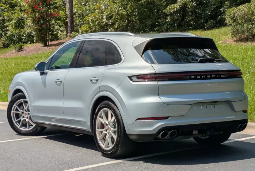 2025 Porsche Cayenne S photo 1