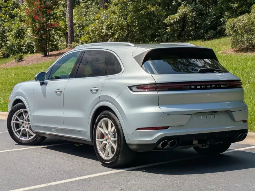 2025 Porsche Cayenne S photo 1
