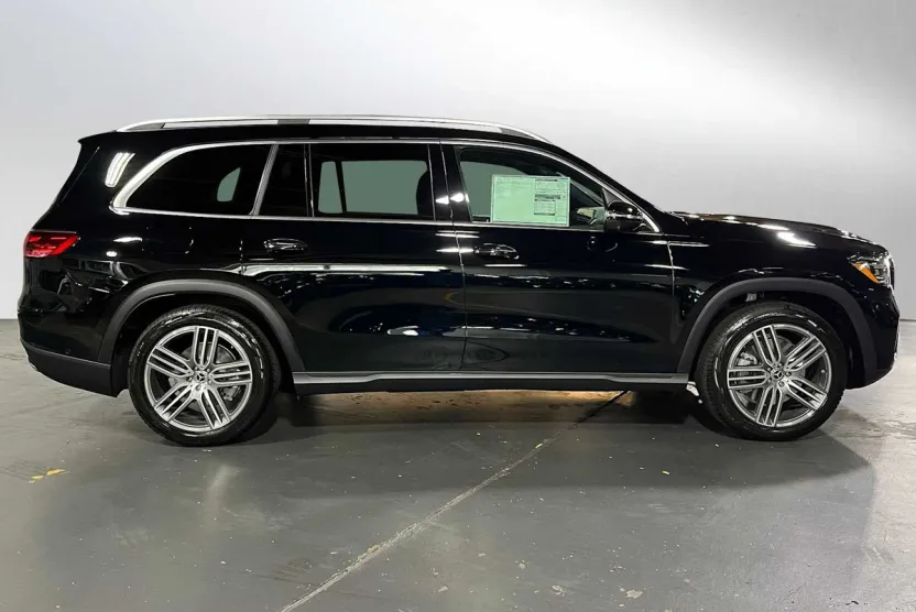 2026 Mercedes Benz GLS 450 4MATIC photo 1