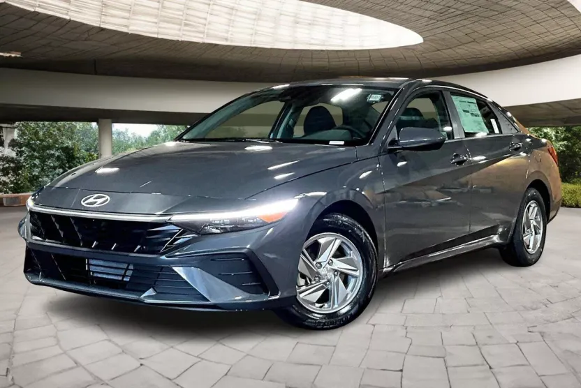2025 Hyundai Elantra SE photo 1