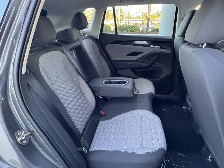 2025 Volkswagen Tiguan S photo 1