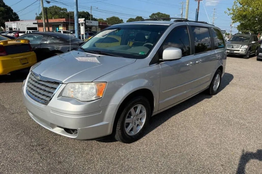2010 Chrysler Town & Country Touring photo 1