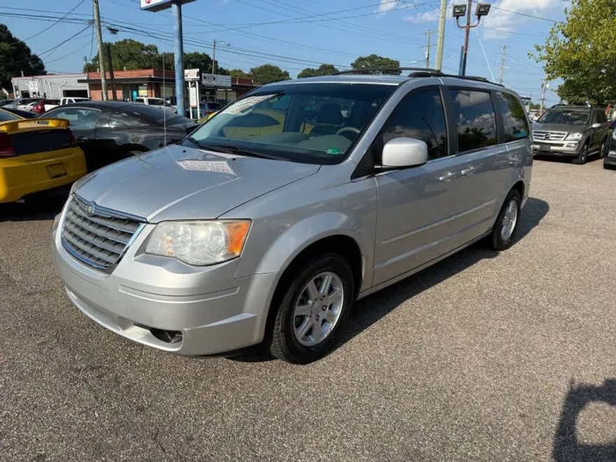 2010 Chrysler Town & Country Touring photo 1