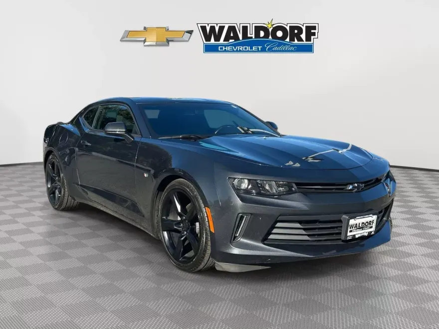 2018 Chevrolet Camaro 1LT photo 1