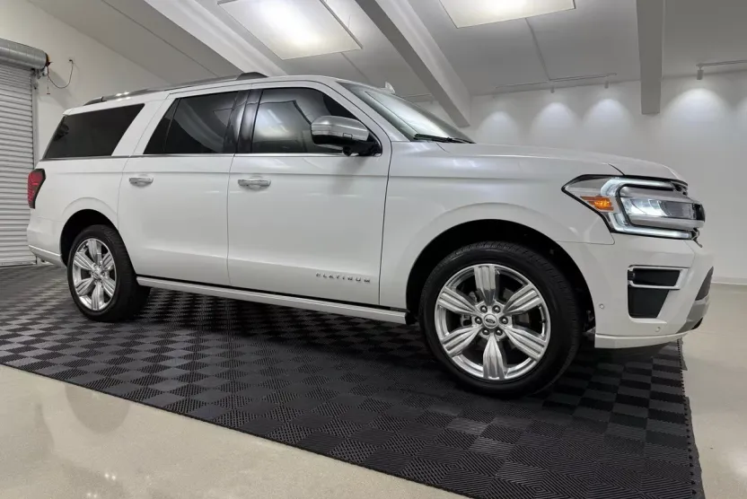 2024 Ford Expedition MAX Platinum photo 1