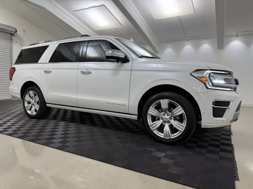 2024 Ford Expedition MAX Platinum photo 1