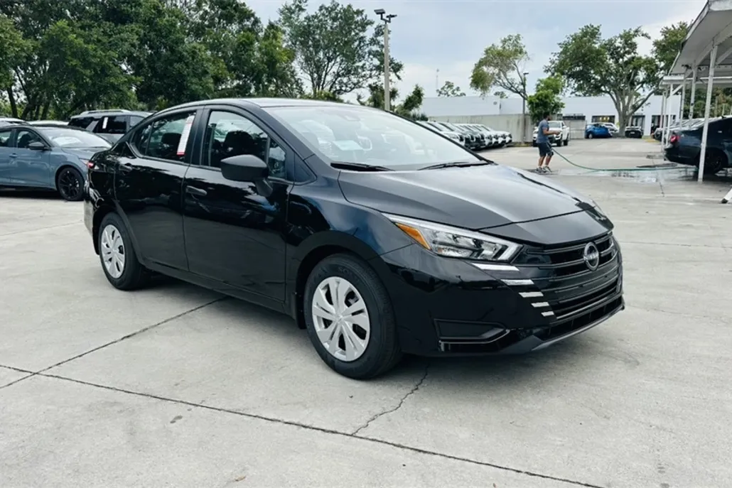 2025 Nissan Versa S photo 1