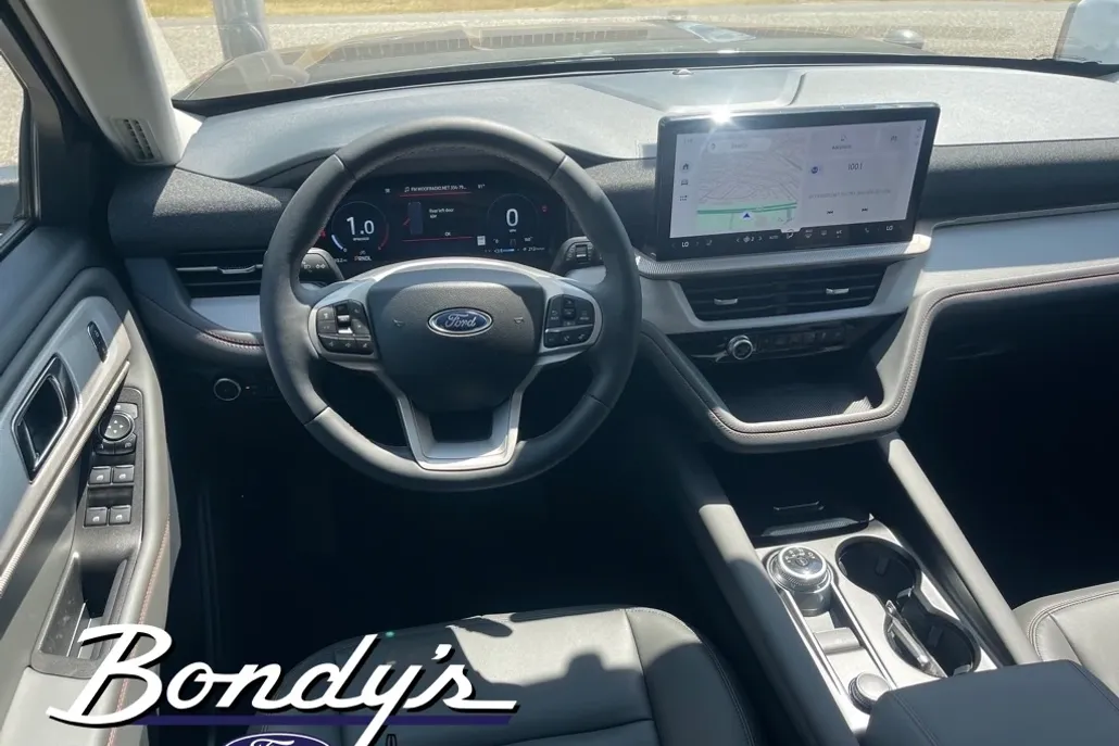 2025 Ford Explorer photo 1