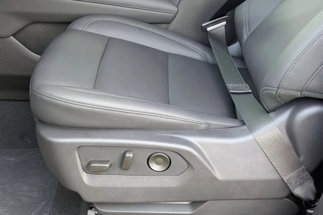 2026 Chevrolet Suburban LT photo 1
