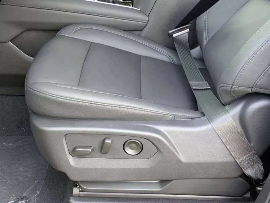 2026 Chevrolet Suburban LT photo 1