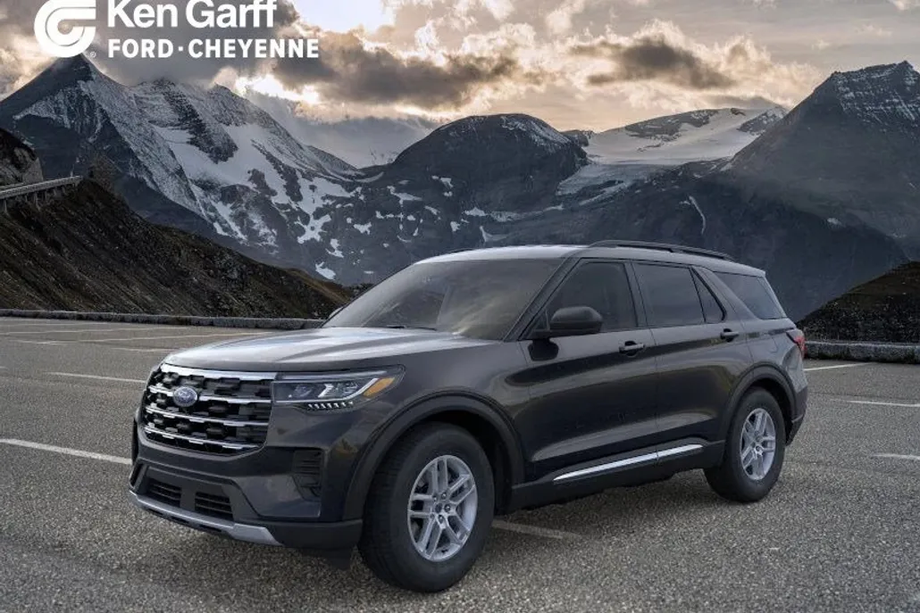 2025 Ford Explorer photo 1