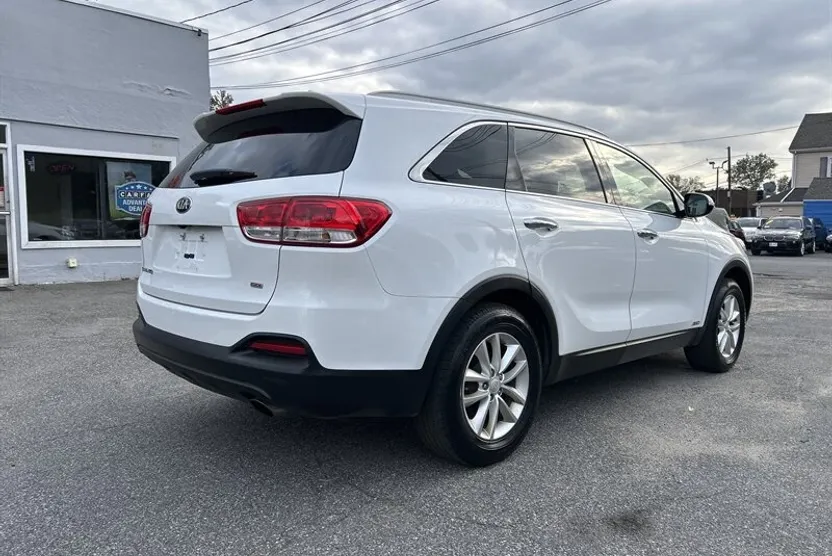 2018 Kia Sorento LX photo 1