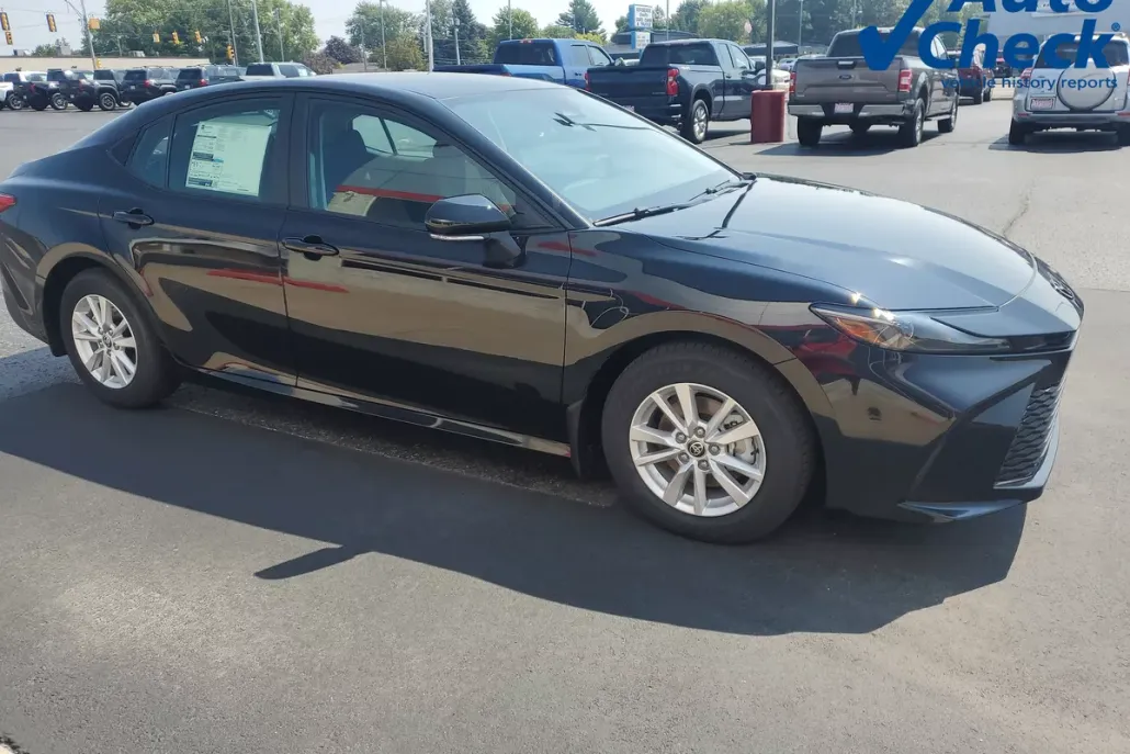 2025 Toyota Camry LE photo 1
