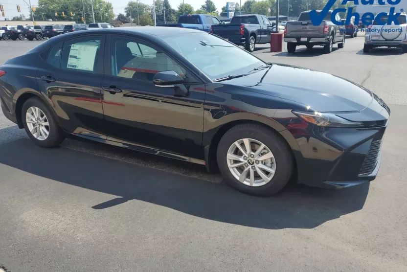 2025 Toyota Camry LE photo 1