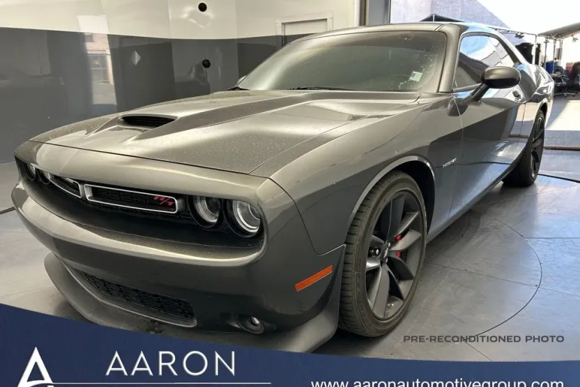 2022 Dodge Challenger R/T photo 1