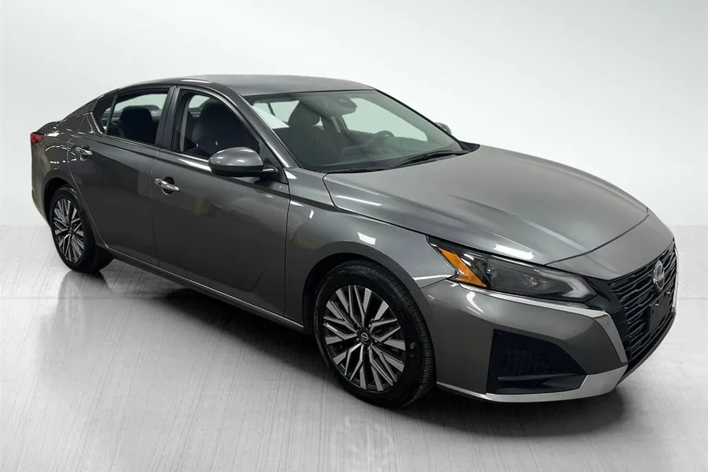 2023 Nissan Altima 2.5 SV photo 1