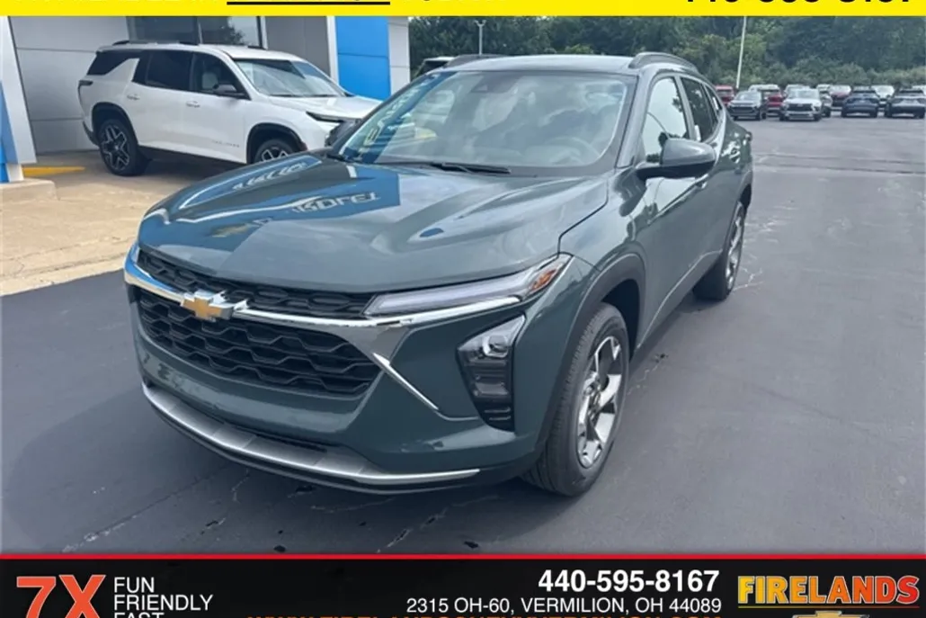 2025 Chevrolet Trax LT photo 1