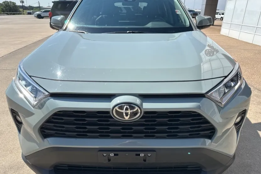 2020 Toyota RAV4 XLE Premium photo 1