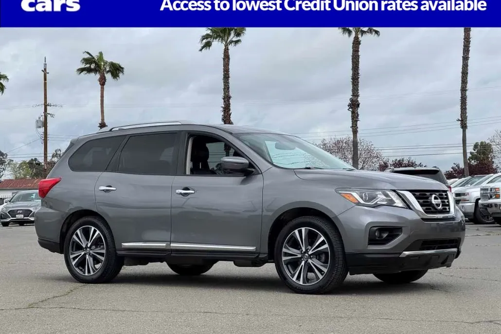 2020 Nissan Pathfinder Platinum photo 1