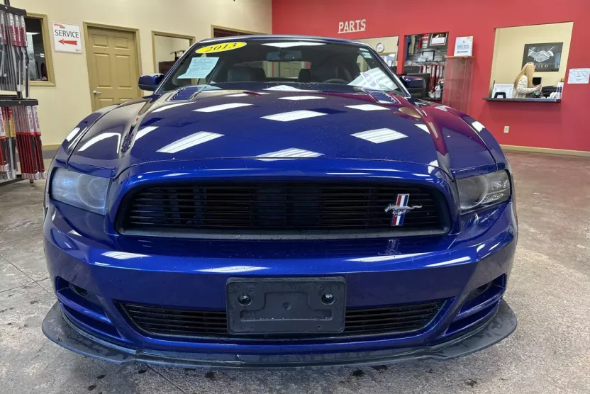 2013 Ford Mustang Convertible photo 1