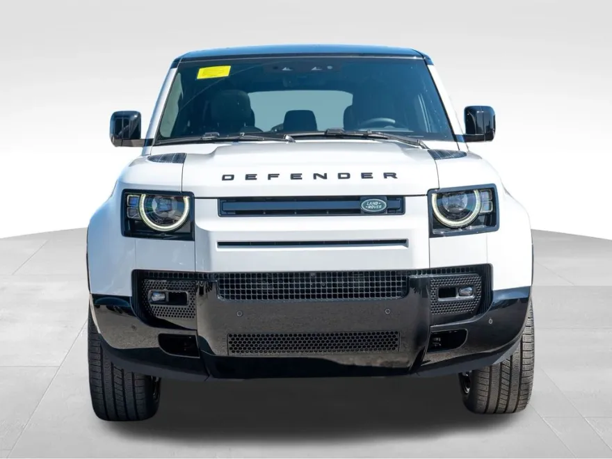 2025 Land Rover Defender 110 V8 photo 1