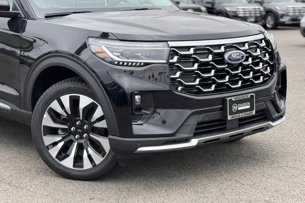 2025 Ford Explorer Platinum photo 1