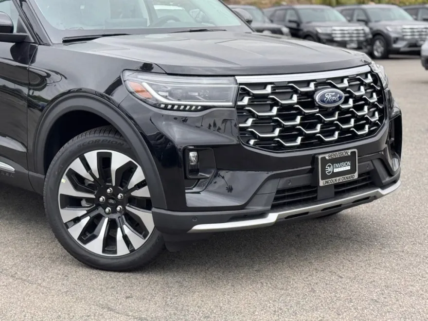 2025 Ford Explorer Platinum photo 1
