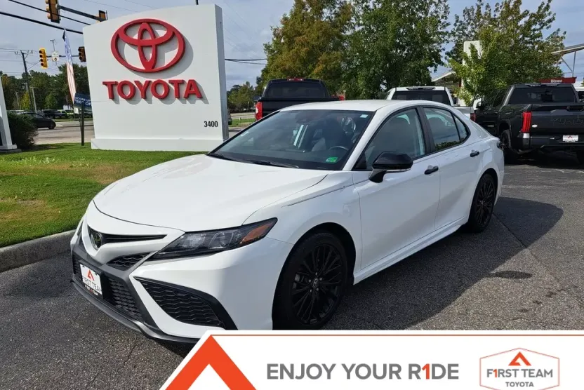 2022 Toyota Camry SE photo 1