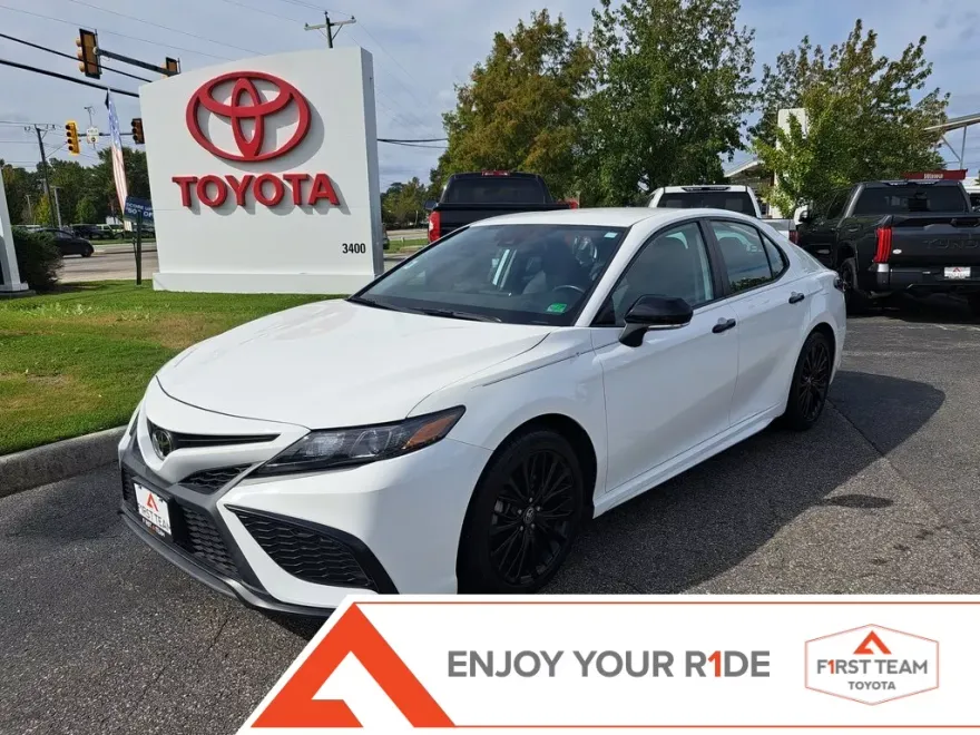 2022 Toyota Camry SE photo 1