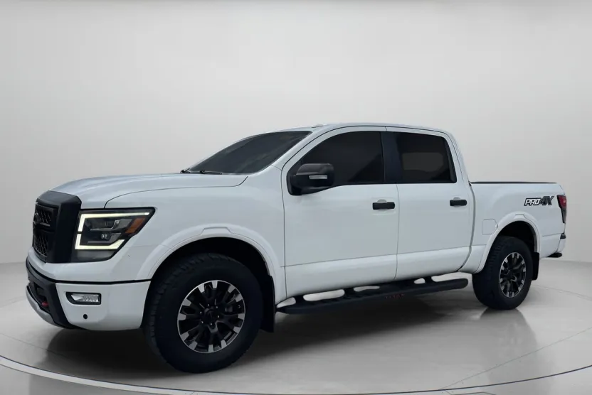 2020 Nissan Titan PRO-4X Crew Cab photo 1