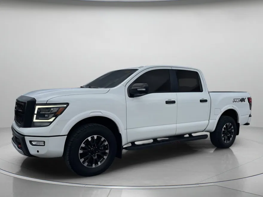 2020 Nissan Titan PRO-4X Crew Cab photo 1
