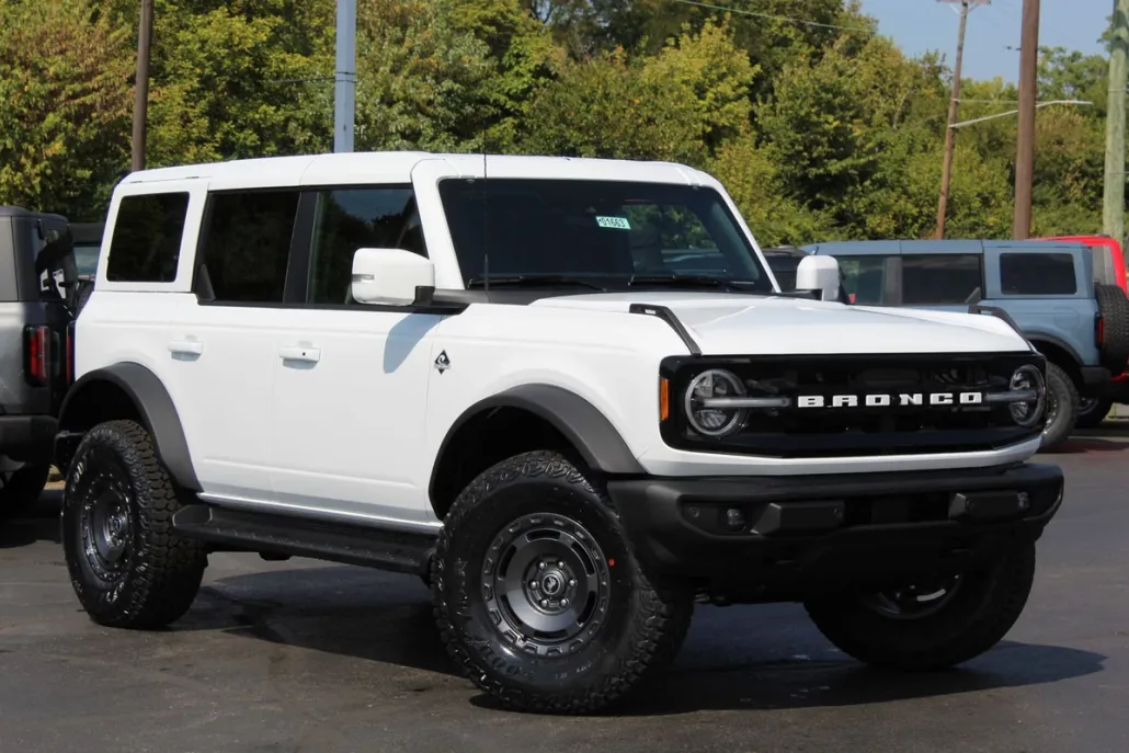 2025 Ford Bronco Outer Banks photo 1