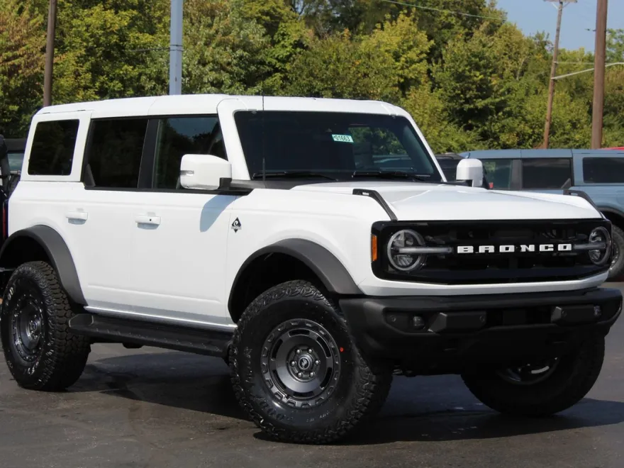 2025 Ford Bronco Outer Banks photo 1