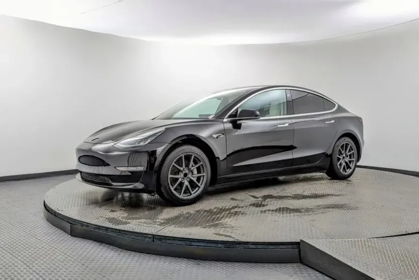 2020 Tesla Model 3 Standard Range Plus photo 1