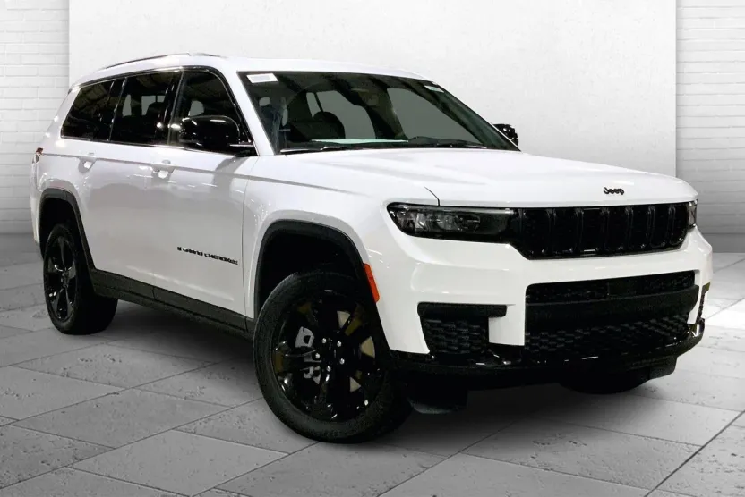 2025 Jeep Grand Cherokee Altitude photo 1