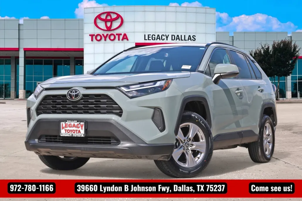 2022 Toyota RAV4 XLE photo 1