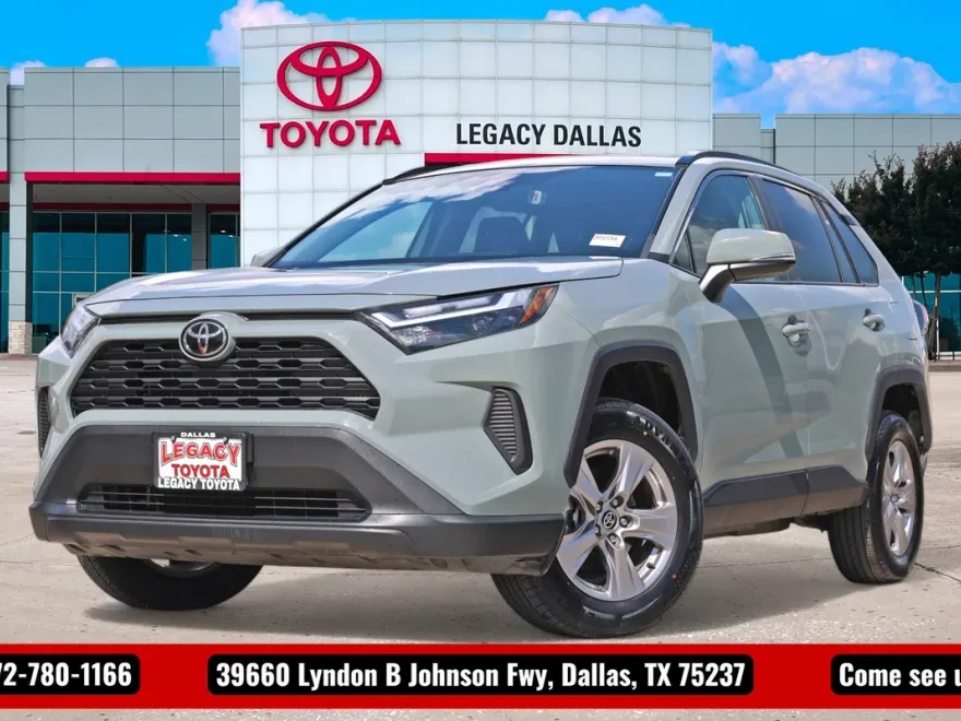 2022 Toyota RAV4 XLE photo 1