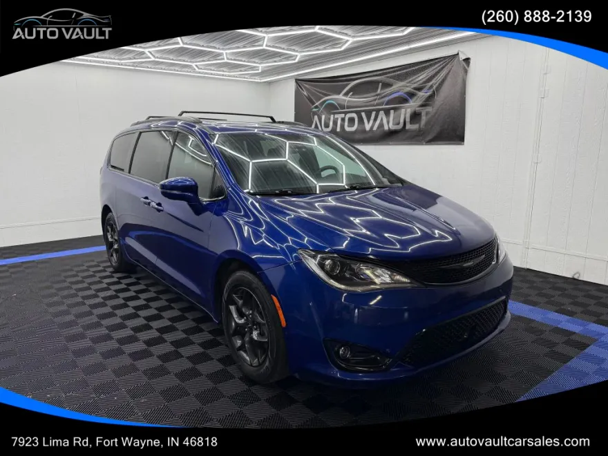 2018 Chrysler Pacifica Limited photo 1